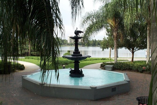 Awesome Scavenger Hunt: Lake Eola's Art Scene & Scenery - Stop 1: City Hall for the Civic-Feeling Start