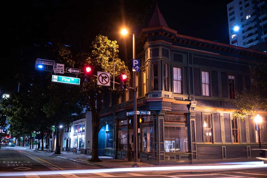 Orlando Haunts: Ghouls and Ghosts Tour - Guides Make or Break a Haunted Walk: Donna and John Stand Out