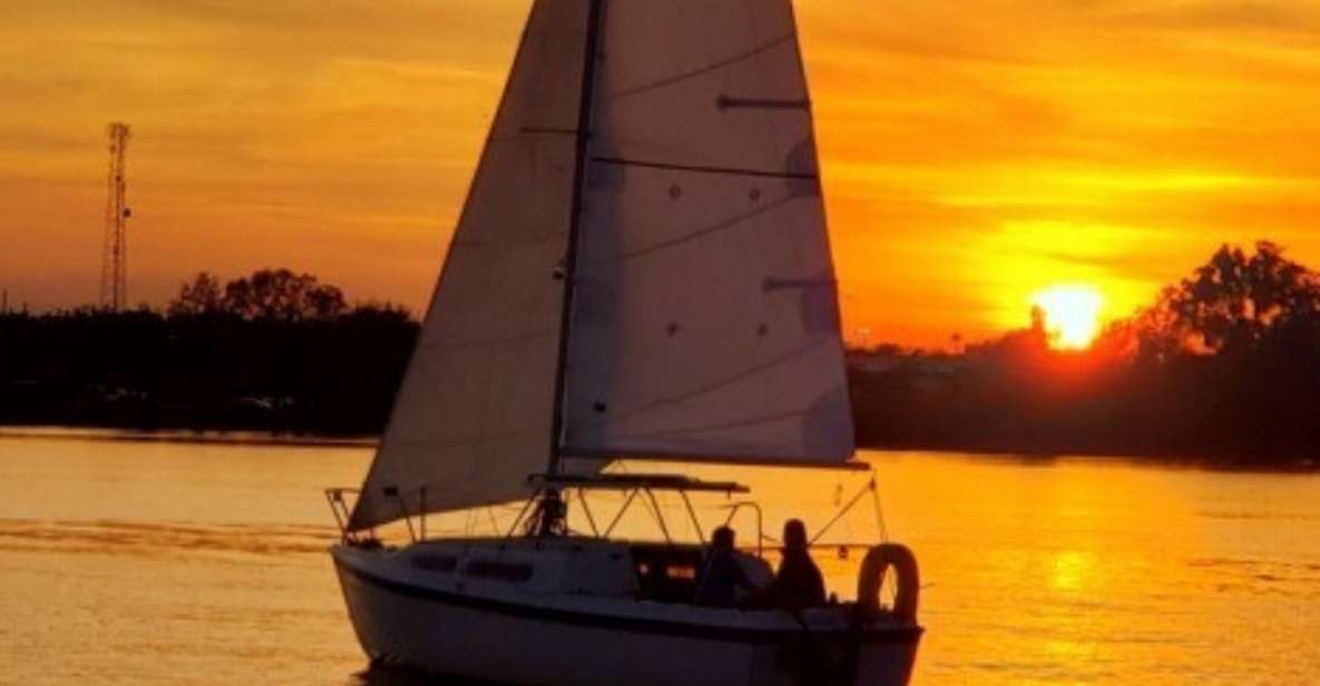 Orlando: Private Sunset Sailing Trip on Lake Fairview - The boat and the crew: a true 25-ft sailing setup