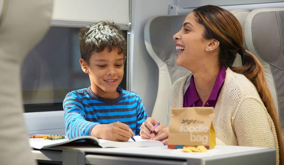 Orlando: Train Transfer to Miami - The ride itself: Wi‑Fi, air-conditioning, toilets, and staying fed