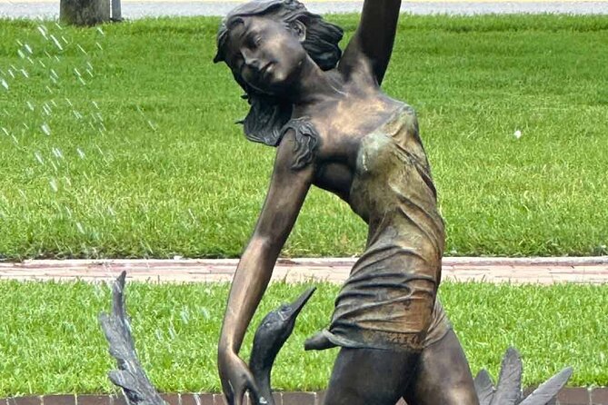 Outdoor Escape Room in Orlando - Lake Eola Park Area - Meeting point and hours: plan around Lake Eola’s daytime energy