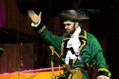 Pirates Dinner Adventure Show in Orlando - Getting there: parking is included, but pickup is not
