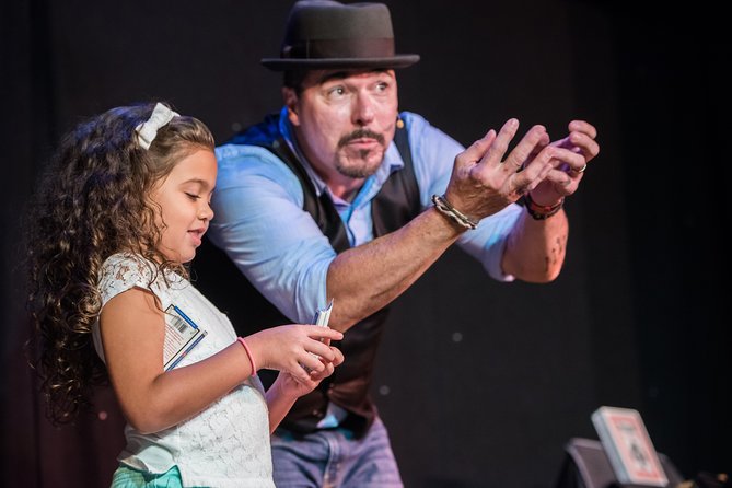 The Outta Control Magic Dinner Show in Orlando - The meal plan: pizza, salad, unlimited beer/wine/soda