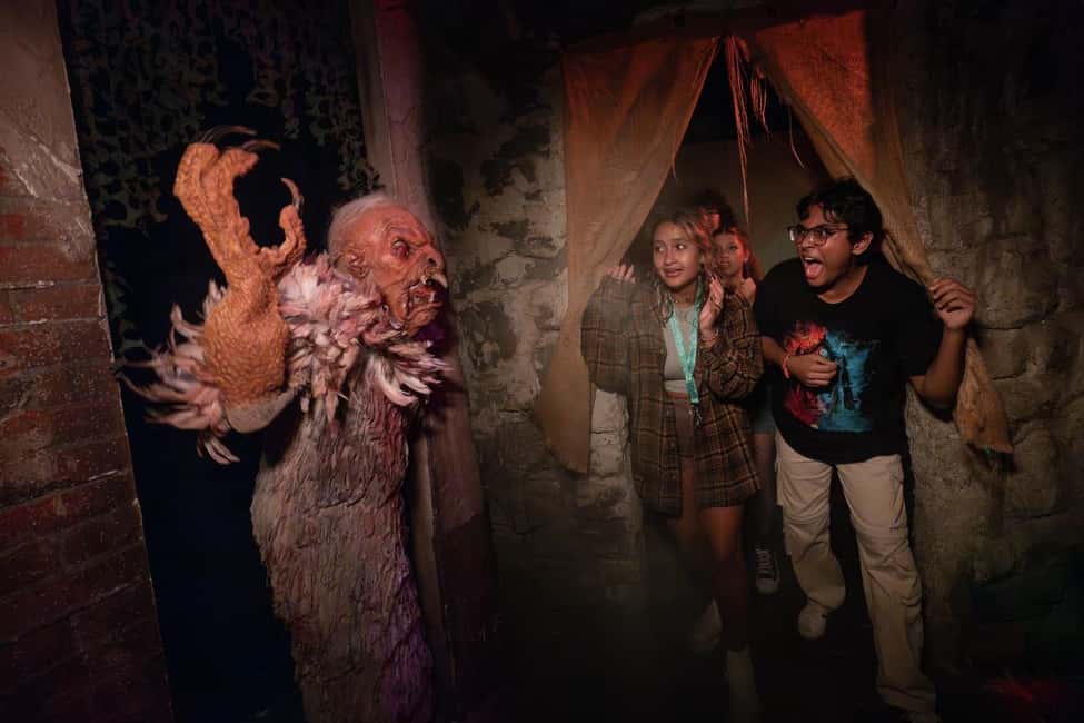 Universal Orlando Resort: Halloween Horror Nights - Check-In and Getting Your Bearings Inside Universal